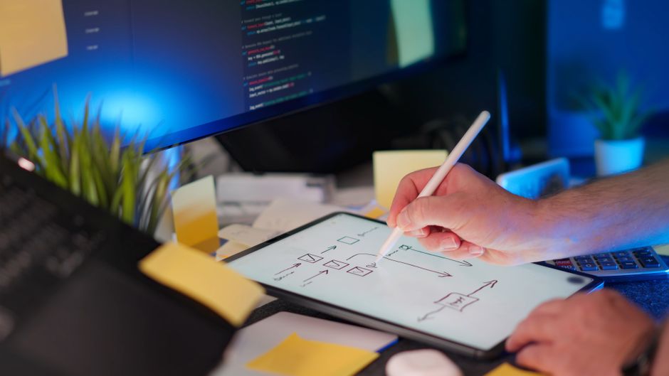 Digitalno crtanje i programski kod u tehnološkom okruženju